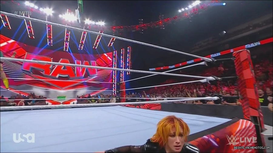 WWE_Monday_Night_Raw_2022_06_20_720p_HDTV_x264-NWCHD_mp4_007523890.jpg