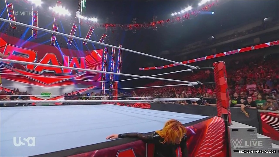 WWE_Monday_Night_Raw_2022_06_20_720p_HDTV_x264-NWCHD_mp4_007524691.jpg