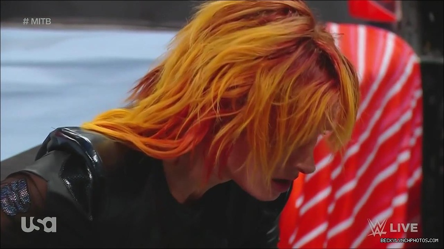 WWE_Monday_Night_Raw_2022_06_20_720p_HDTV_x264-NWCHD_mp4_007534300.jpg
