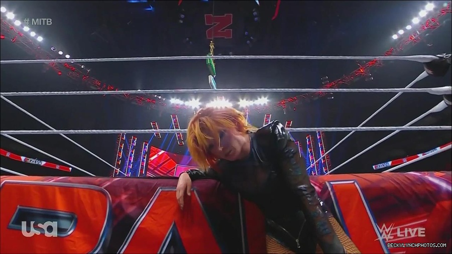 WWE_Monday_Night_Raw_2022_06_20_720p_HDTV_x264-NWCHD_mp4_007538571.jpg