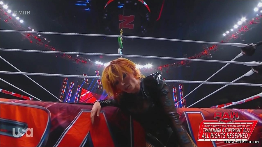 WWE_Monday_Night_Raw_2022_06_20_720p_HDTV_x264-NWCHD_mp4_007539372.jpg