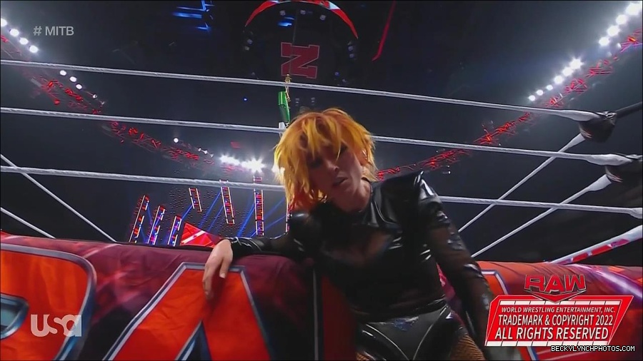 WWE_Monday_Night_Raw_2022_06_20_720p_HDTV_x264-NWCHD_mp4_007540173.jpg