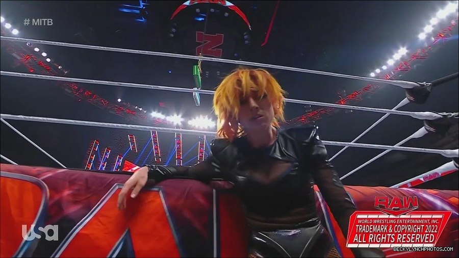 WWE_Monday_Night_Raw_2022_06_20_720p_HDTV_x264-NWCHD_mp4_007540573.jpg