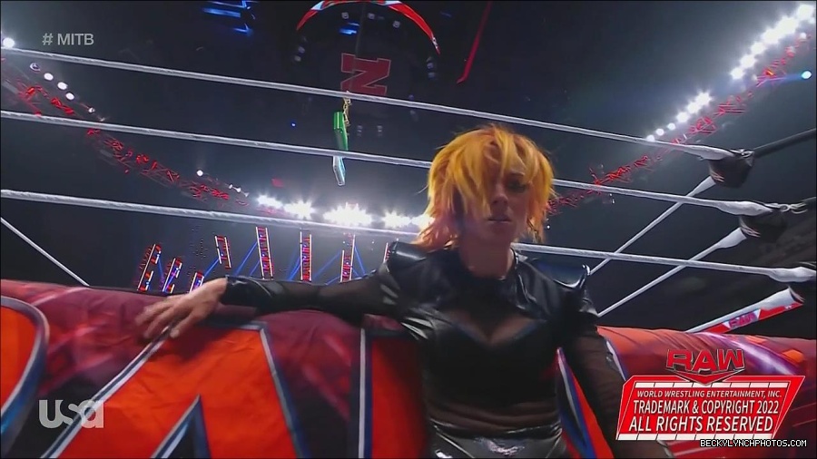 WWE_Monday_Night_Raw_2022_06_20_720p_HDTV_x264-NWCHD_mp4_007540974.jpg