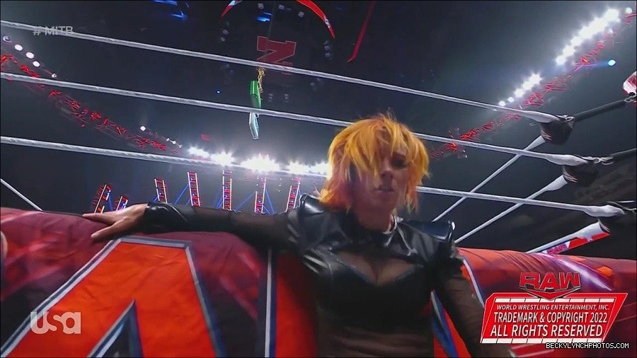 WWE_Monday_Night_Raw_2022_06_20_720p_HDTV_x264-NWCHD_mp4_007541374.jpg