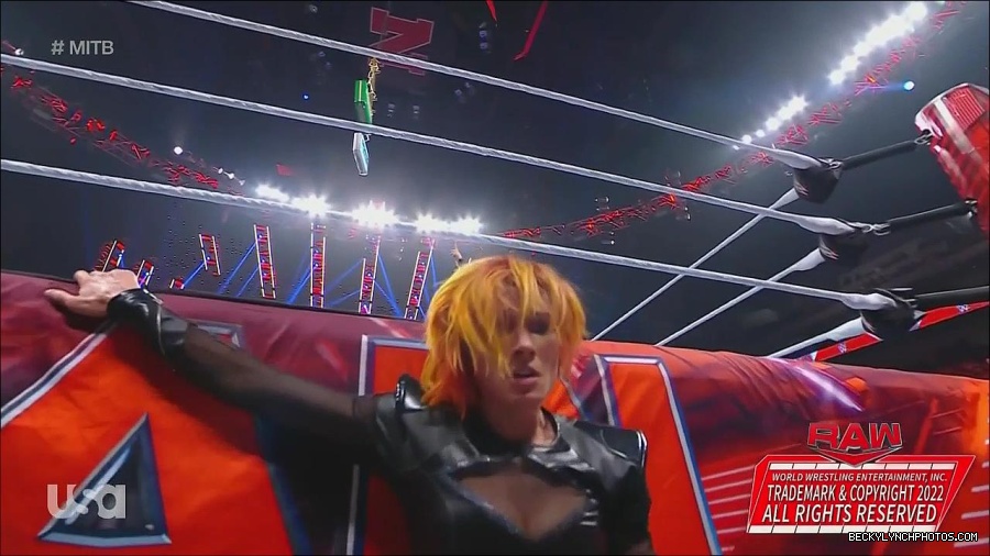 WWE_Monday_Night_Raw_2022_06_20_720p_HDTV_x264-NWCHD_mp4_007542175.jpg