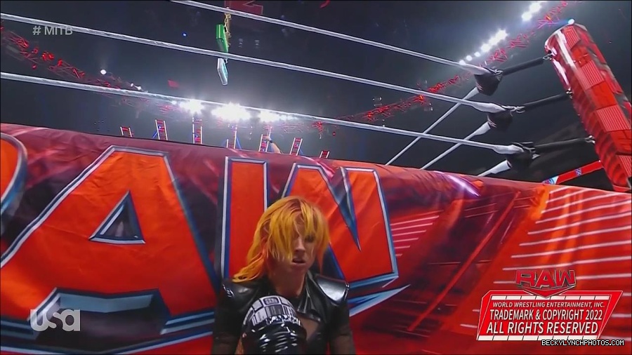 WWE_Monday_Night_Raw_2022_06_20_720p_HDTV_x264-NWCHD_mp4_007544177.jpg