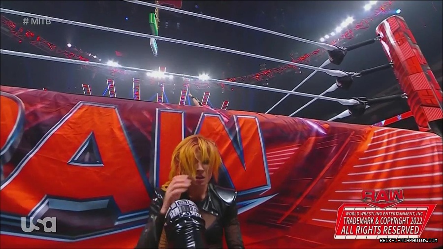 WWE_Monday_Night_Raw_2022_06_20_720p_HDTV_x264-NWCHD_mp4_007544577.jpg