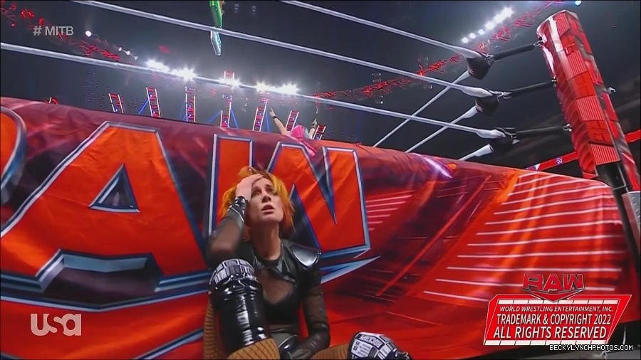 WWE_Monday_Night_Raw_2022_06_20_720p_HDTV_x264-NWCHD_mp4_007545378.jpg