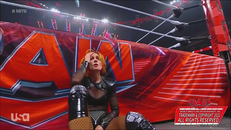 WWE_Monday_Night_Raw_2022_06_20_720p_HDTV_x264-NWCHD_mp4_007545778.jpg