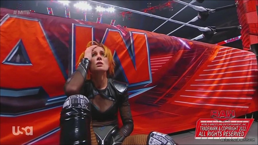 WWE_Monday_Night_Raw_2022_06_20_720p_HDTV_x264-NWCHD_mp4_007546579.jpg