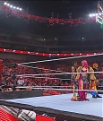 WWE_Monday_Night_Raw_2022_06_20_720p_HDTV_x264-NWCHD_mp4_000537970.jpg