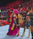 WWE_Monday_Night_Raw_2022_06_20_720p_HDTV_x264-NWCHD_mp4_000543976.jpg