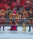 WWE_Monday_Night_Raw_2022_06_20_720p_HDTV_x264-NWCHD_mp4_000638270.jpg