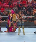 WWE_Monday_Night_Raw_2022_06_20_720p_HDTV_x264-NWCHD_mp4_000651884.jpg