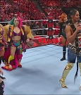 WWE_Monday_Night_Raw_2022_06_20_720p_HDTV_x264-NWCHD_mp4_000654687.jpg