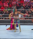 WWE_Monday_Night_Raw_2022_06_20_720p_HDTV_x264-NWCHD_mp4_000672304.jpg