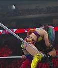 WWE_Monday_Night_Raw_2022_06_20_720p_HDTV_x264-NWCHD_mp4_007070369.jpg
