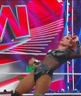 WWE_Monday_Night_Raw_2022_06_20_720p_HDTV_x264-NWCHD_mp4_007088387.jpg