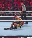 WWE_Monday_Night_Raw_2022_06_20_720p_HDTV_x264-NWCHD_mp4_007156323.jpg