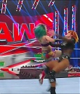 WWE_Monday_Night_Raw_2022_06_20_720p_HDTV_x264-NWCHD_mp4_007182349.jpg
