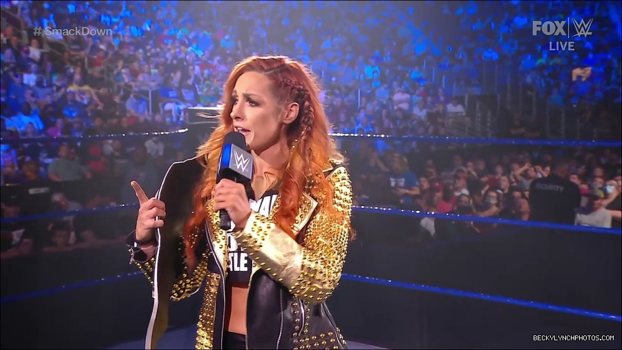 WWE_SmackDown_2021_08_27_720p_WEB_h264-HEEL_mp4_000317116.jpg