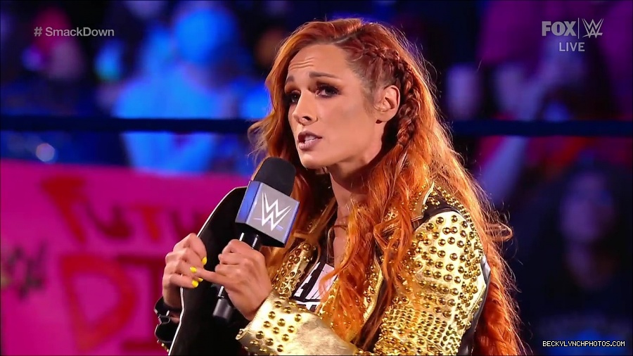 WWE_SmackDown_2021_08_27_720p_WEB_h264-HEEL_mp4_000330196.jpg