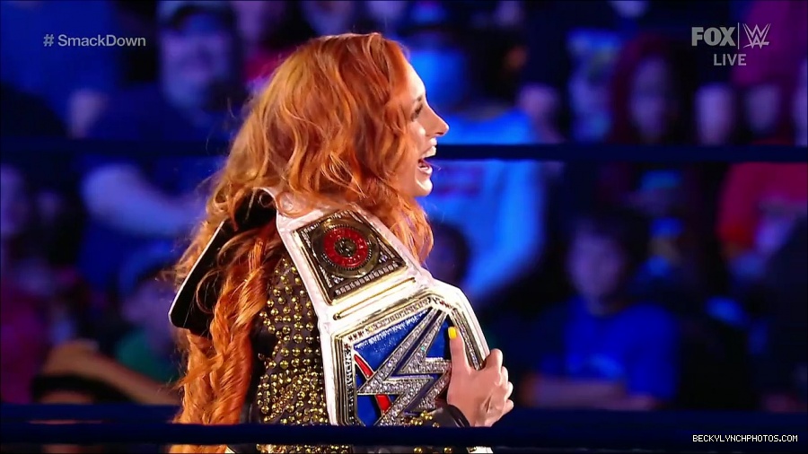 WWE_SmackDown_2021_08_27_720p_WEB_h264-HEEL_mp4_000343576.jpg