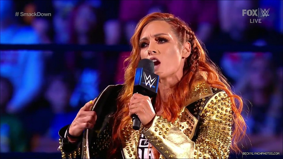 WWE_SmackDown_2021_08_27_720p_WEB_h264-HEEL_mp4_000357090.jpg