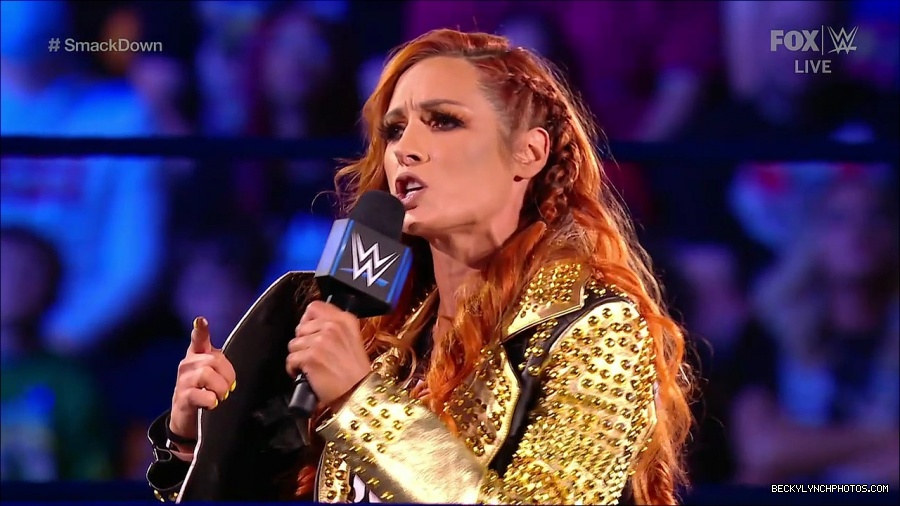 WWE_SmackDown_2021_08_27_720p_WEB_h264-HEEL_mp4_000357573.jpg