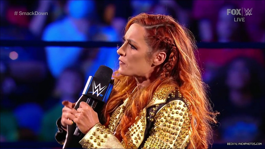 WWE_SmackDown_2021_08_27_720p_WEB_h264-HEEL_mp4_000358708.jpg