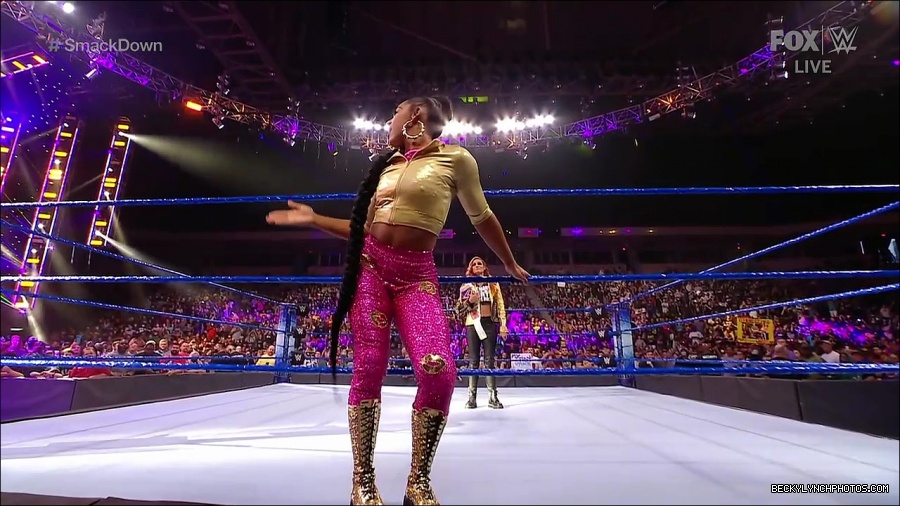 WWE_SmackDown_2021_08_27_720p_WEB_h264-HEEL_mp4_000399882.jpg