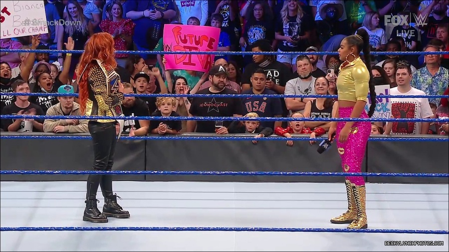 WWE_SmackDown_2021_08_27_720p_WEB_h264-HEEL_mp4_000419469.jpg