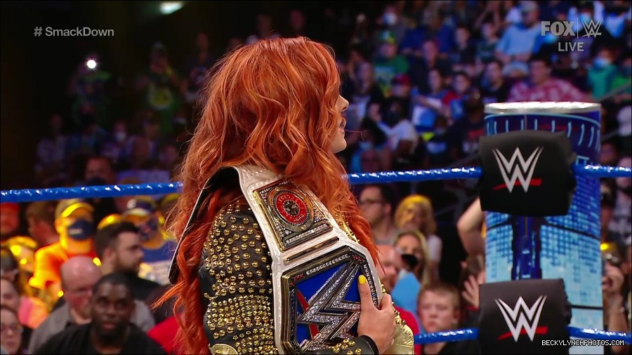 WWE_SmackDown_2021_08_27_720p_WEB_h264-HEEL_mp4_000420987.jpg