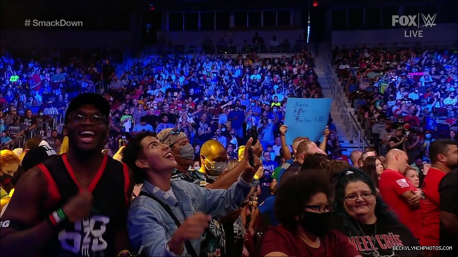 WWE_SmackDown_2021_08_27_720p_WEB_h264-HEEL_mp4_000426793.jpg