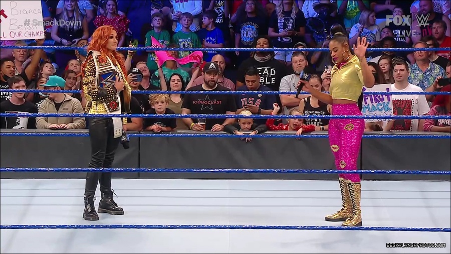 WWE_SmackDown_2021_08_27_720p_WEB_h264-HEEL_mp4_000431330.jpg