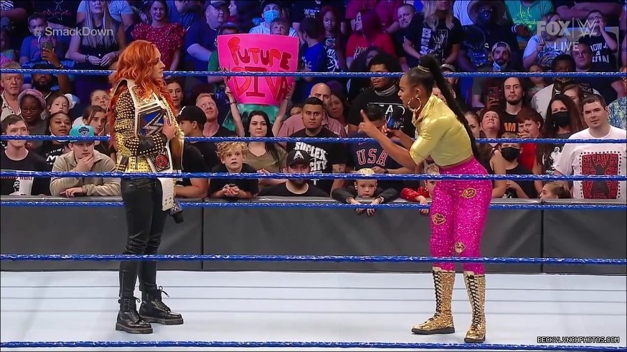 WWE_SmackDown_2021_08_27_720p_WEB_h264-HEEL_mp4_000439856.jpg
