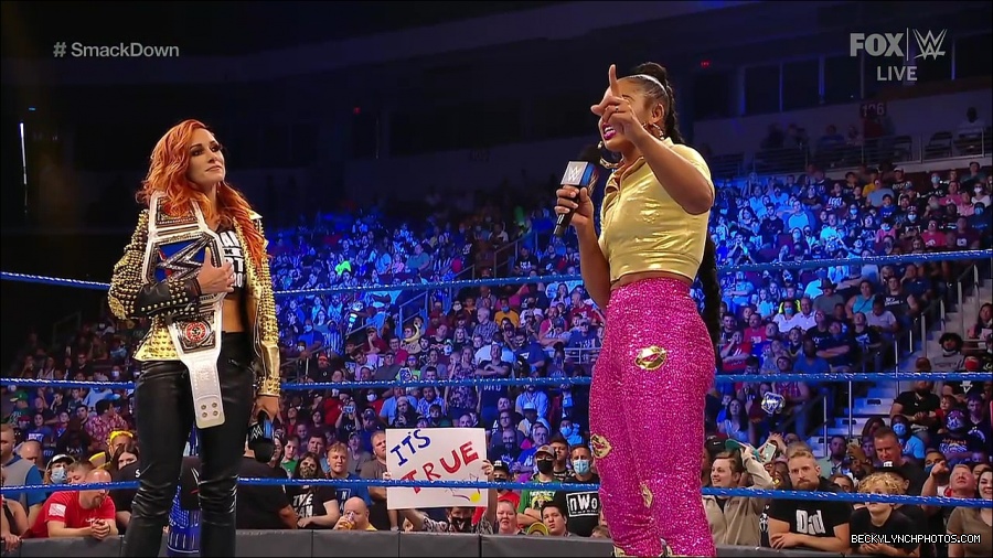 WWE_SmackDown_2021_08_27_720p_WEB_h264-HEEL_mp4_000458341.jpg