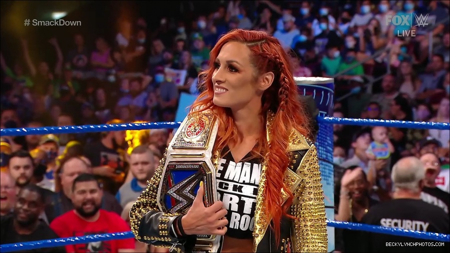 WWE_SmackDown_2021_08_27_720p_WEB_h264-HEEL_mp4_000479428.jpg
