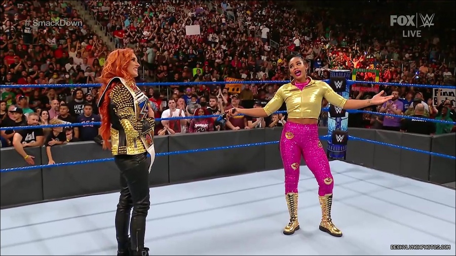 WWE_SmackDown_2021_08_27_720p_WEB_h264-HEEL_mp4_000483499.jpg