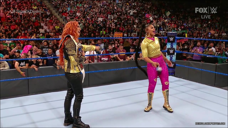 WWE_SmackDown_2021_08_27_720p_WEB_h264-HEEL_mp4_000484684.jpg