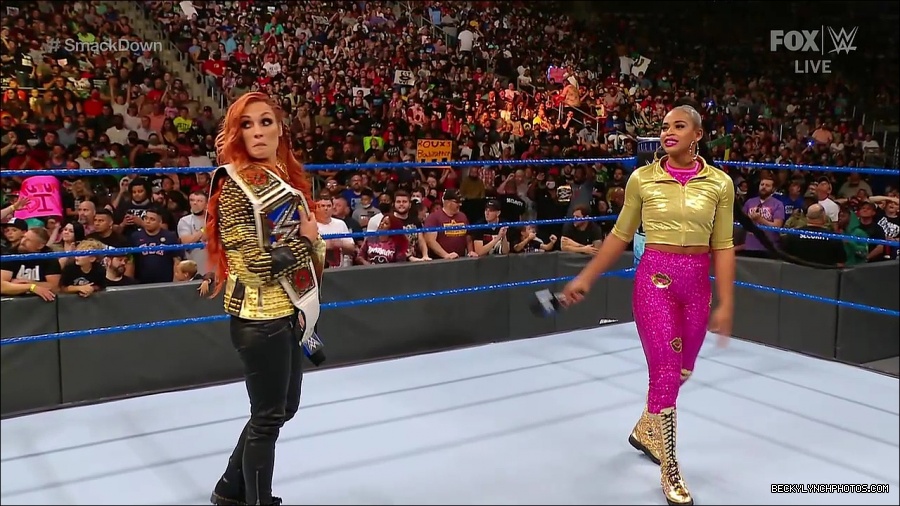 WWE_SmackDown_2021_08_27_720p_WEB_h264-HEEL_mp4_000485952.jpg