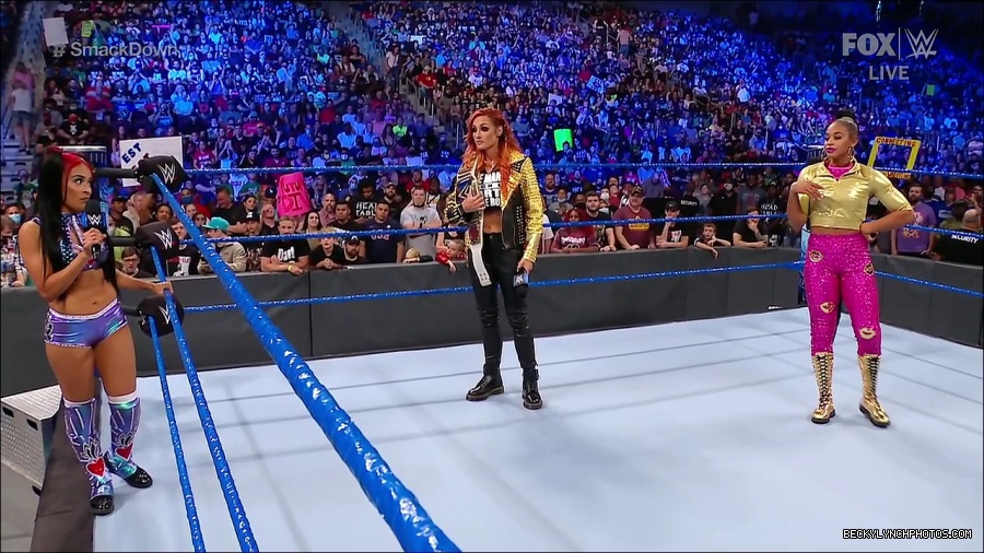 WWE_SmackDown_2021_08_27_720p_WEB_h264-HEEL_mp4_000522572.jpg