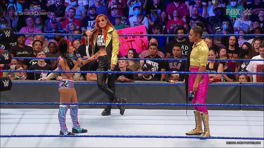 WWE_SmackDown_2021_08_27_720p_WEB_h264-HEEL_mp4_000532365.jpg