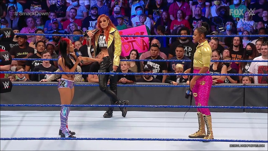 WWE_SmackDown_2021_08_27_720p_WEB_h264-HEEL_mp4_000533099.jpg