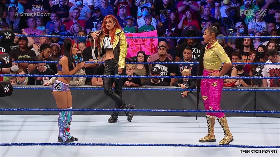 WWE_SmackDown_2021_08_27_720p_WEB_h264-HEEL_mp4_000537570.jpg