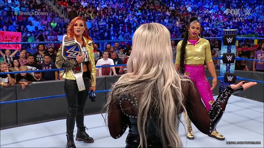 WWE_SmackDown_2021_08_27_720p_WEB_h264-HEEL_mp4_000654770.jpg