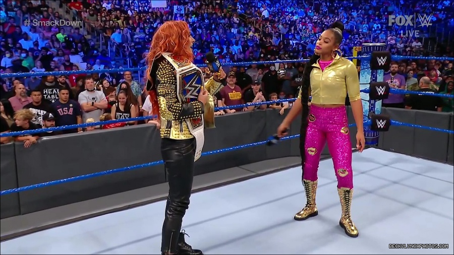 WWE_SmackDown_2021_08_27_720p_WEB_h264-HEEL_mp4_000705938.jpg