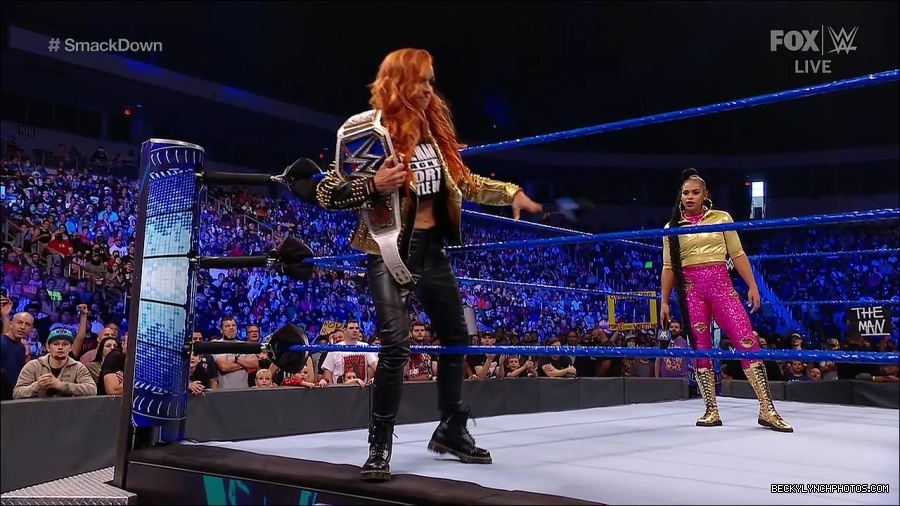 WWE_SmackDown_2021_08_27_720p_WEB_h264-HEEL_mp4_000711444.jpg