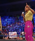 WWE_SmackDown_2021_08_27_720p_WEB_h264-HEEL_mp4_000459175.jpg